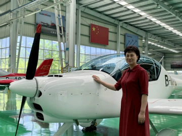 省委常委、统战部部长黄兰香考察调研星际官网注册科技