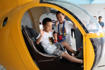 星际官网注册航空签约湖南航空技校，走校企融合发展道路