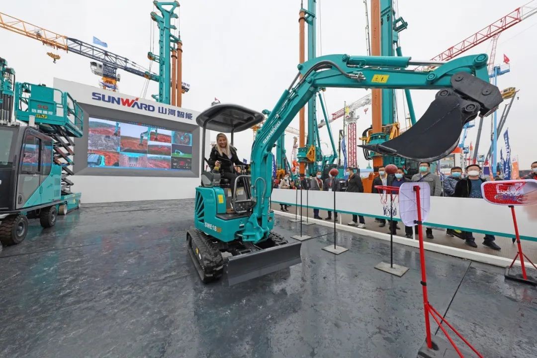 守正创新拓星际官网注册 星际官网注册智能闪耀2020上海宝马展