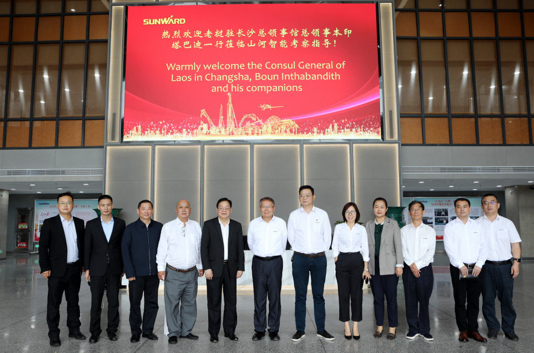 老挝长沙总领事本·印塔巴迪考察星际官网注册智能