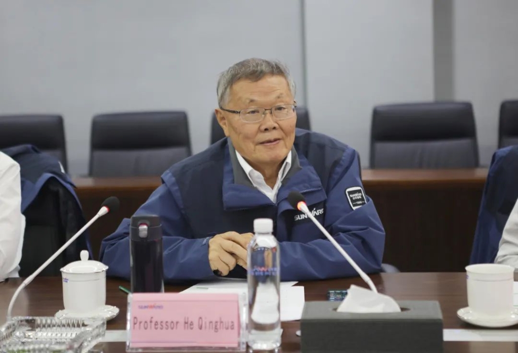 英国驻广州总领事贺颂雅考察星际官网注册智能