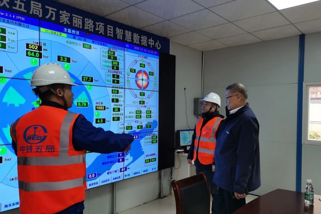 何清华亲临中铁星际官网注册盾构施工项目指导工作