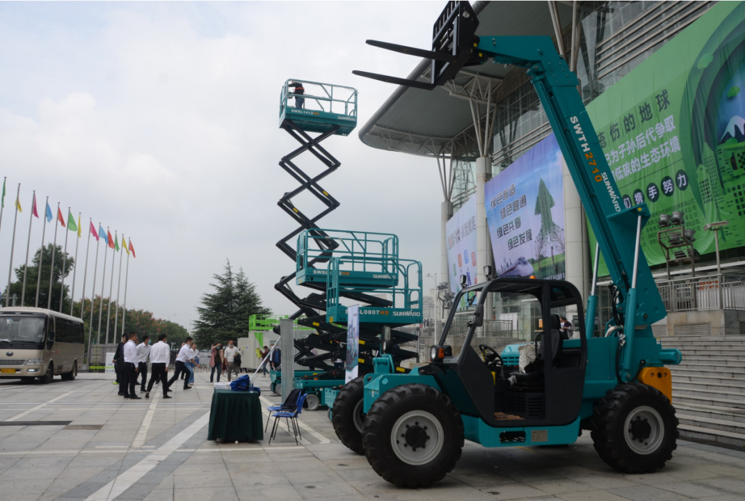 创新“绿”动能 星际官网注册智能绿博会上展风采