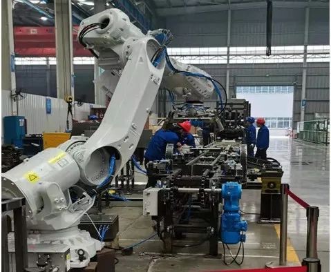 中际星际官网注册熔锌铸锭码垛自动线成套设备顺利发货