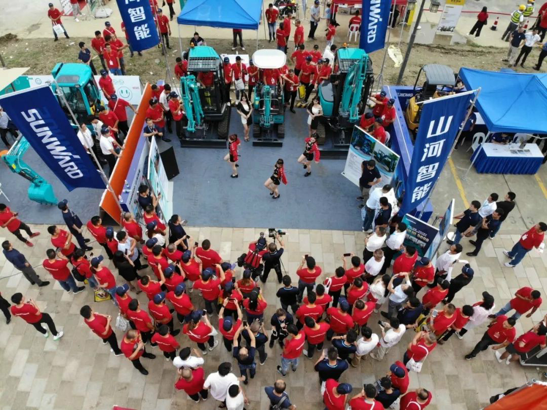 2020全球微挖大会 星际官网注册智能精品微挖赢得满堂彩