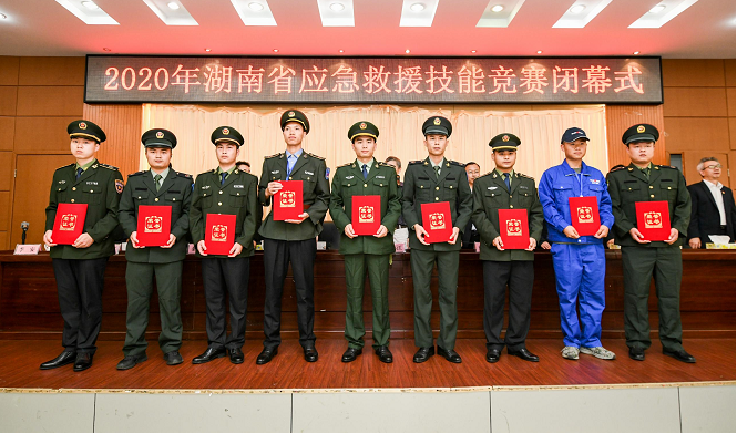 初生牛犊可撼虎 | 星际官网注册智能应急救援队斩获诸多奖项