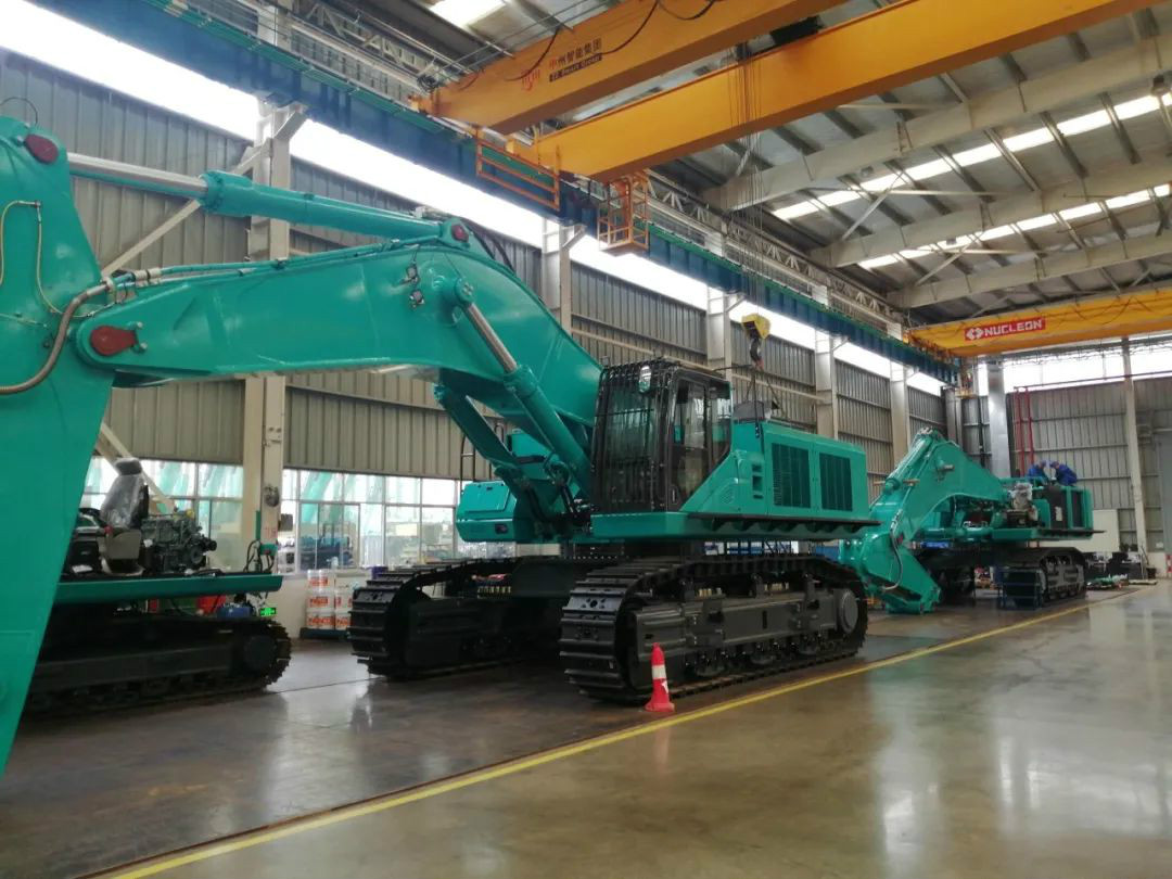 创新再出成果！星际官网注册智能超大型履带式液压挖掘机下线