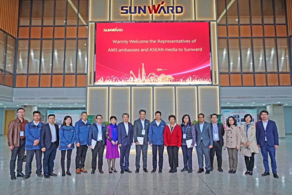 东盟联合参访团考察星际官网注册智能