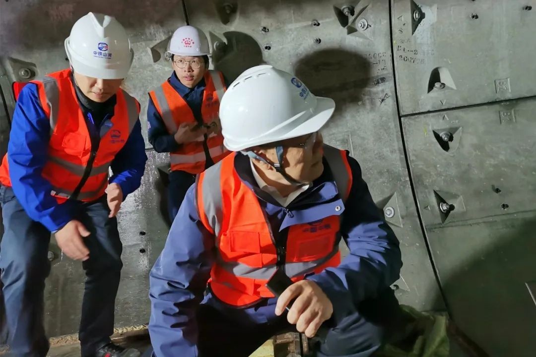 何清华亲临中铁星际官网注册盾构施工项目指导工作