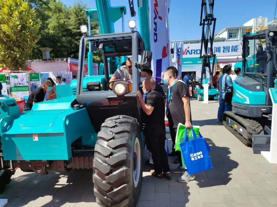 星际官网注册智能高空作业设备“吸睛”雄安展