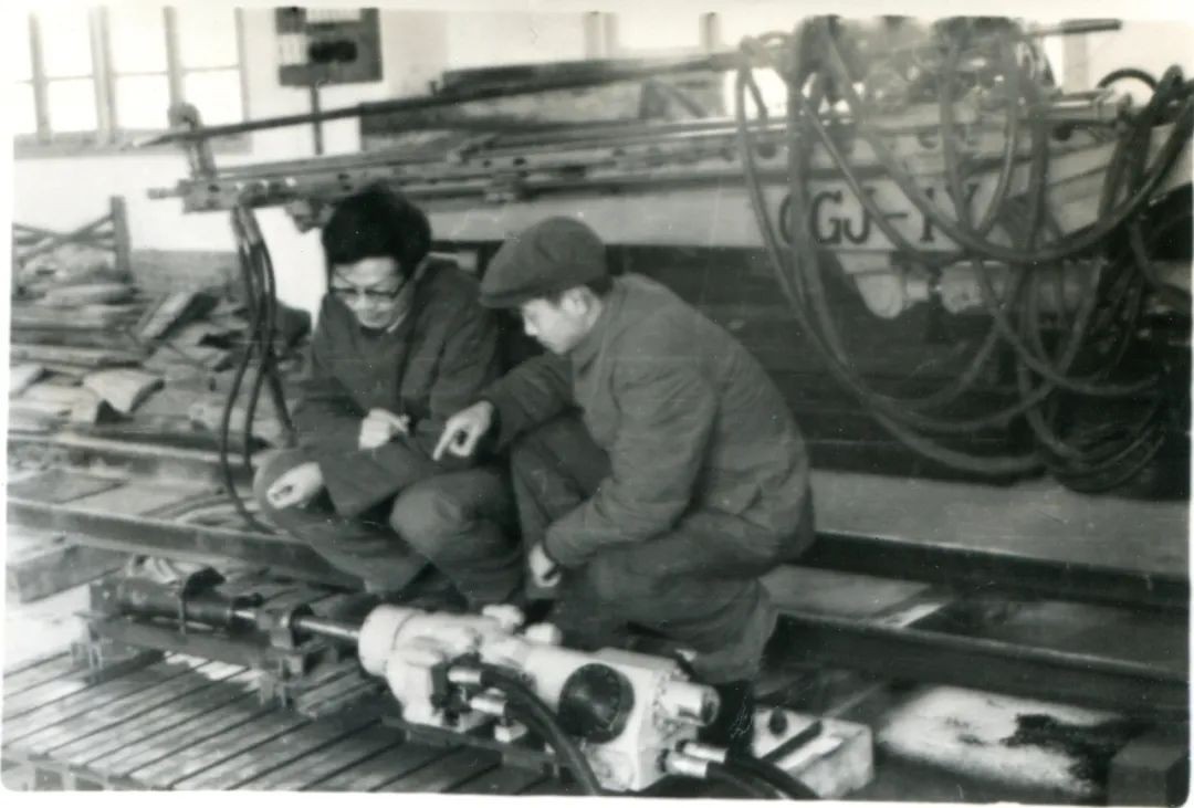 十年两办挖掘机行业年会 星际官网注册智能的底气何在