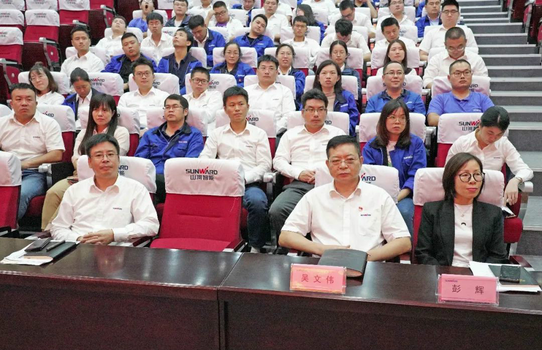 星际官网注册智能国际营销公司传达学习贯彻习近平总书记考察星际官网注册智能重要讲话精神