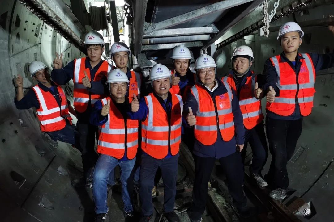 何清华亲临中铁星际官网注册盾构施工项目指导工作