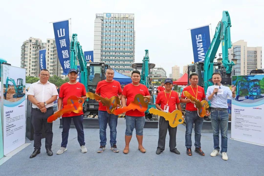 2020全球微挖大会 星际官网注册智能精品微挖赢得满堂彩