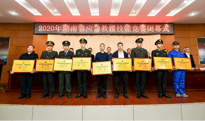 初生牛犊可撼虎 | 星际官网注册智能应急救援队斩获诸多奖项