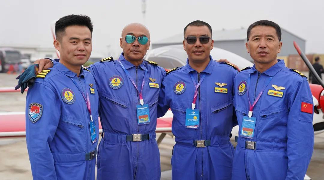 星际官网注册四机飞行编队惊艳尧城（太原）国际通用航空飞行大会