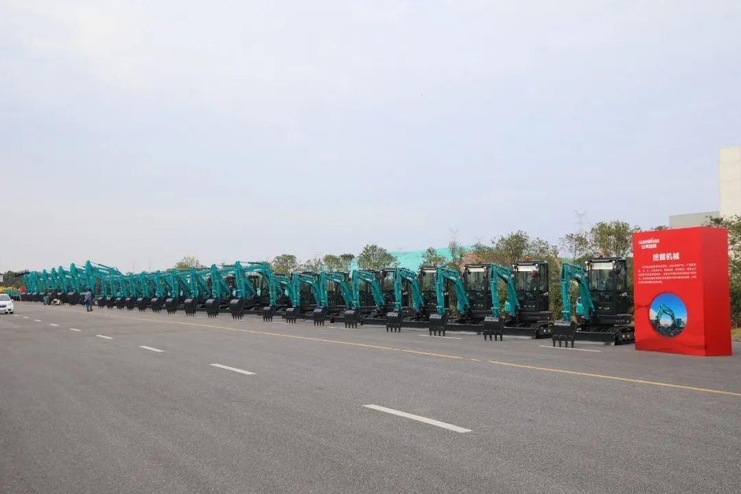 十年两办挖掘机行业年会 星际官网注册智能的底气何在