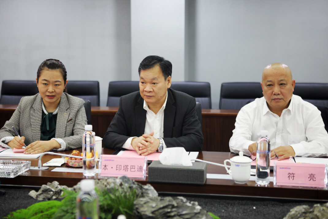 老挝长沙总领事本·印塔巴迪考察星际官网注册智能