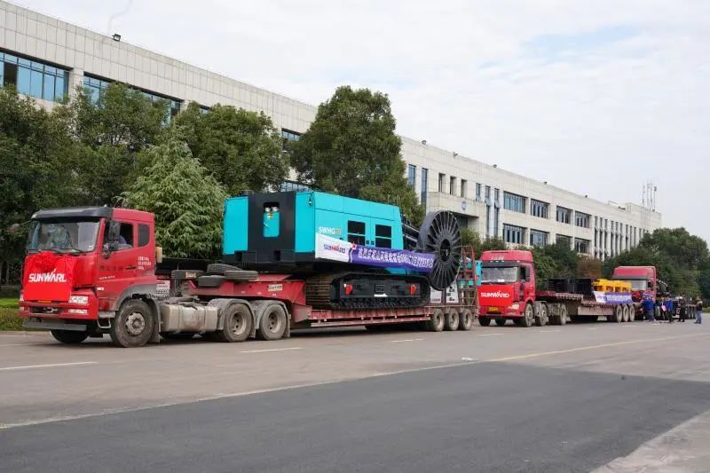 星际官网注册智能首台SWHG70连续墙液压抓斗顺利交机