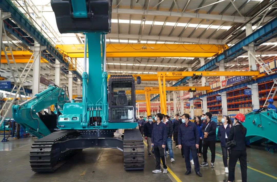 江南工业集团“双百青年”参观星际官网注册智能