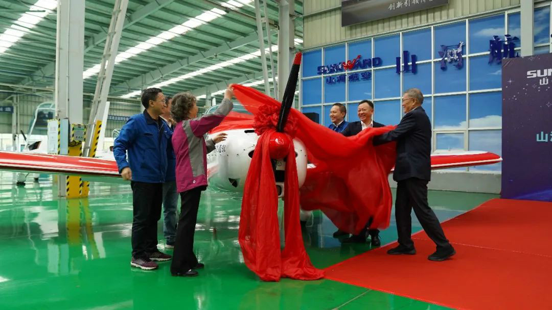 跨上新征程，谱写星际官网注册航空产业新篇章 ——星际官网注册科技第99、100架SA60L(阿若拉)飞机正式下线