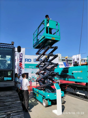 星际官网注册智能高空作业设备“吸睛”雄安展