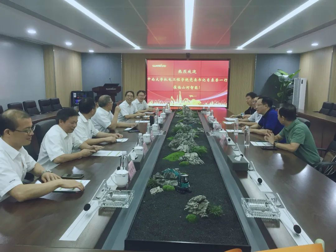 中南大学机电工程学院肖来荣书记到访星际官网注册智能