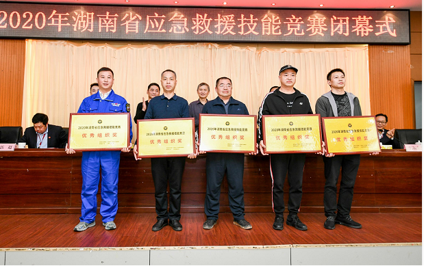 初生牛犊可撼虎 | 星际官网注册智能应急救援队斩获诸多奖项
