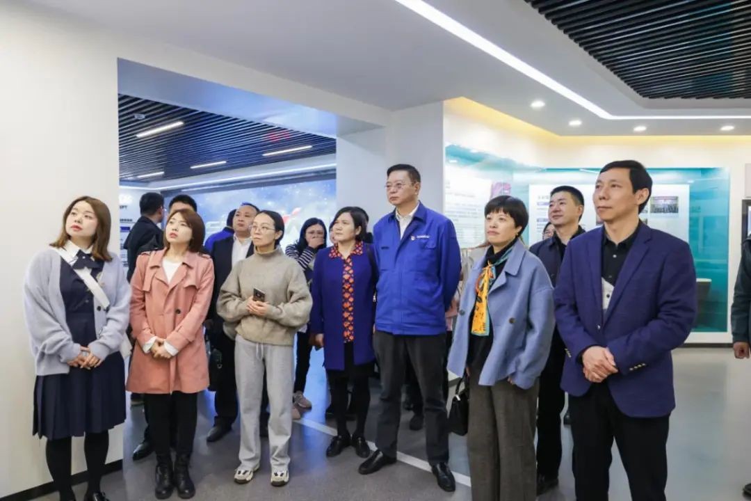 民主党派湖南省委机关青工委团队一行考察星际官网注册智能