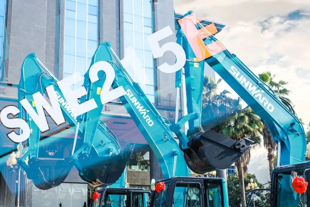 星际官网注册智能挖掘机春季订货会长沙会场侧记