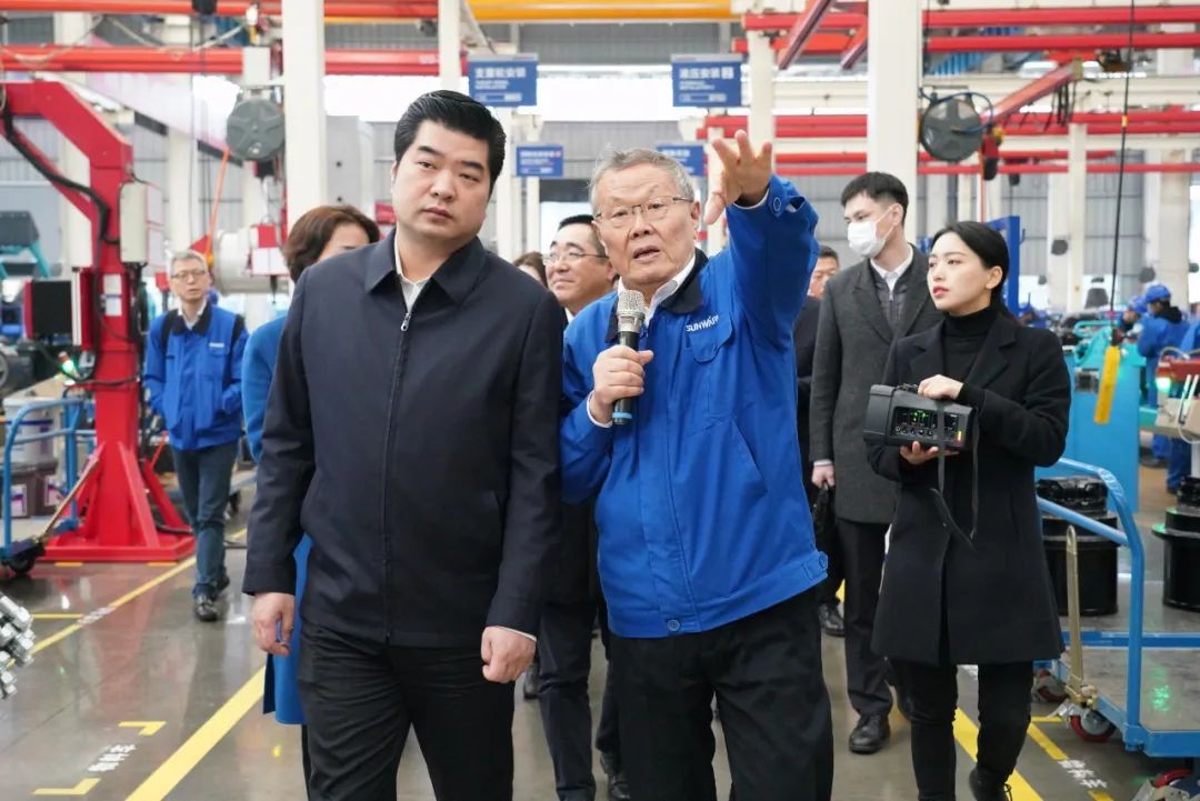 湘江集团党委书记张利刚率队考察星际官网注册智能