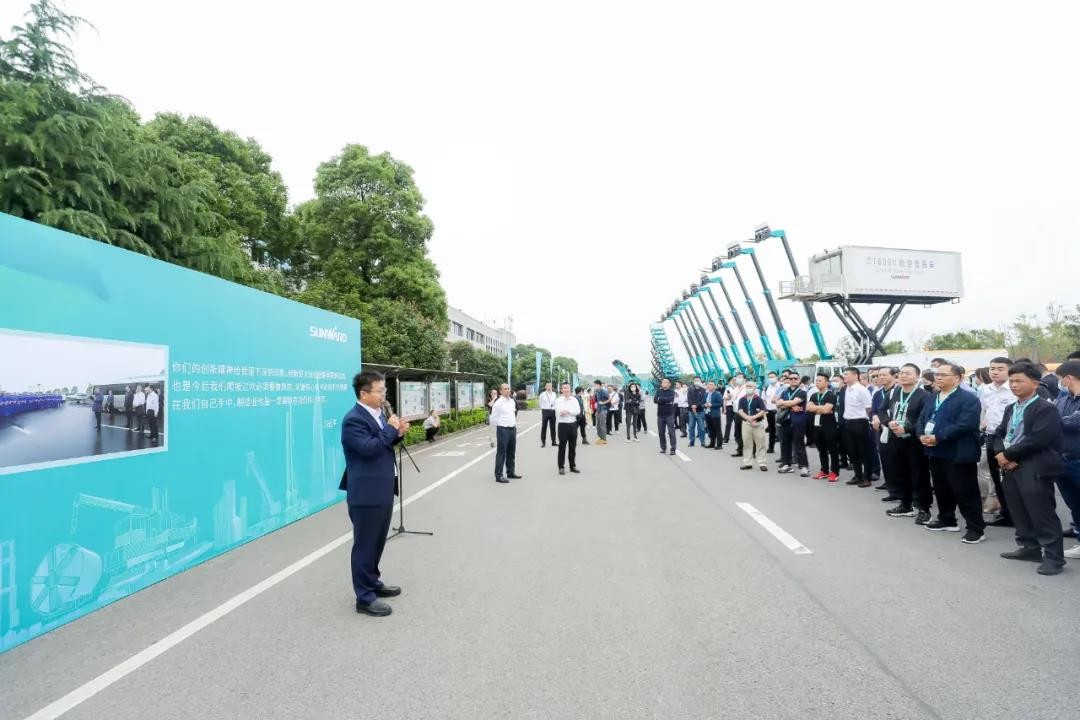 “爆品”出击！星际官网注册智能客户交流会签约超8亿元