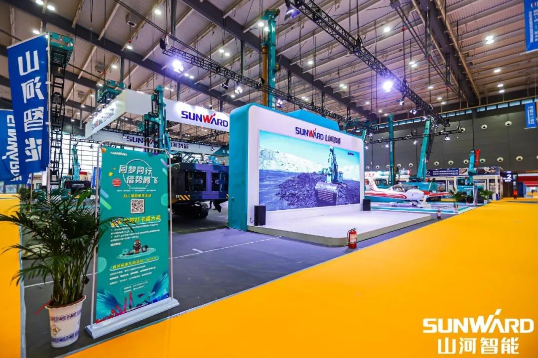 “星际官网注册绿”亮相长沙国际工程机械展，50余款产品尽显星际官网注册智能创新实力