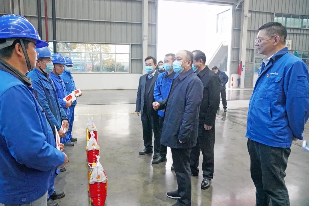 张庆红慰问星际官网注册智能困难党员