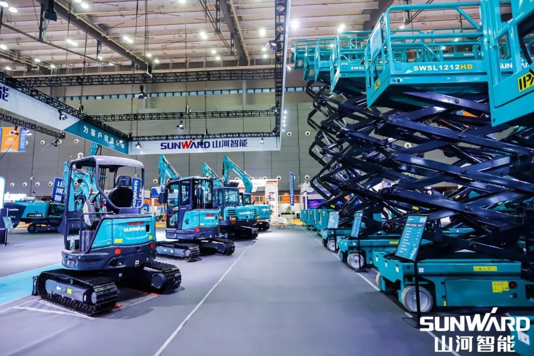 “星际官网注册绿”亮相长沙国际工程机械展，50余款产品尽显星际官网注册智能创新实力