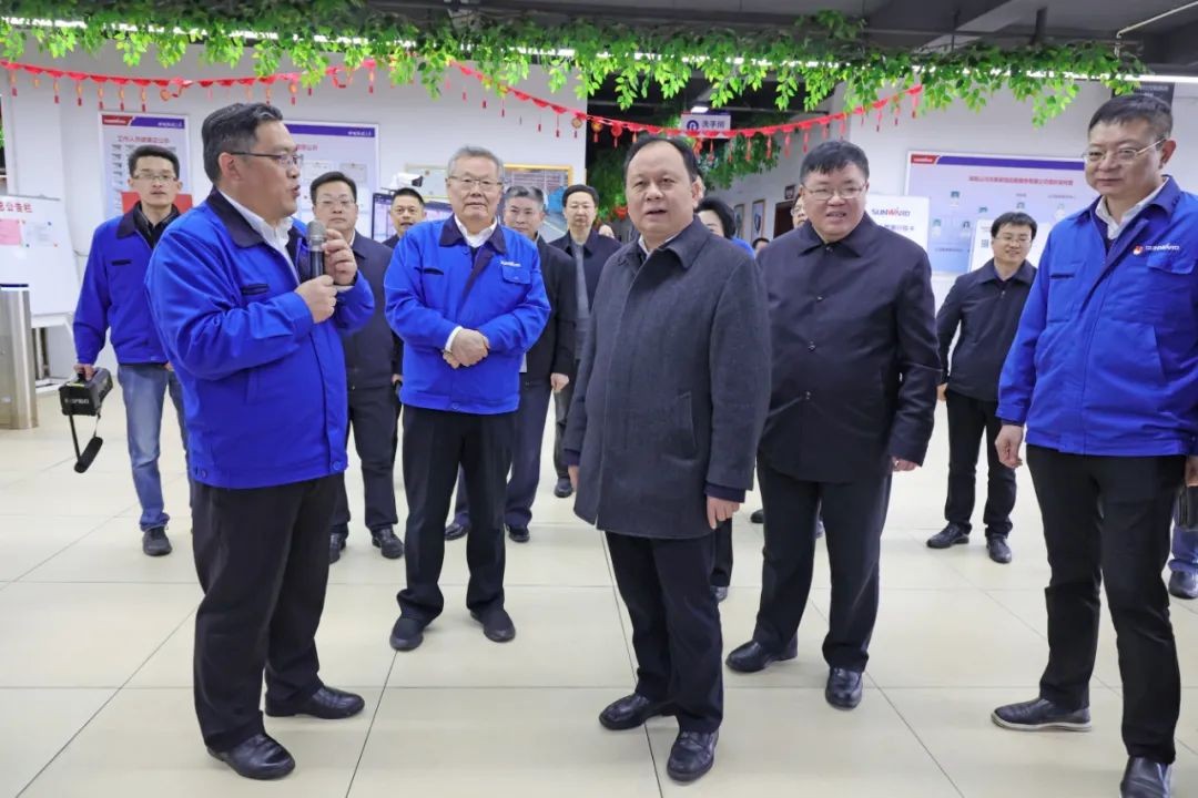 周农在星际官网注册智能调研时强调：企业工会要大力培养劳模和工匠