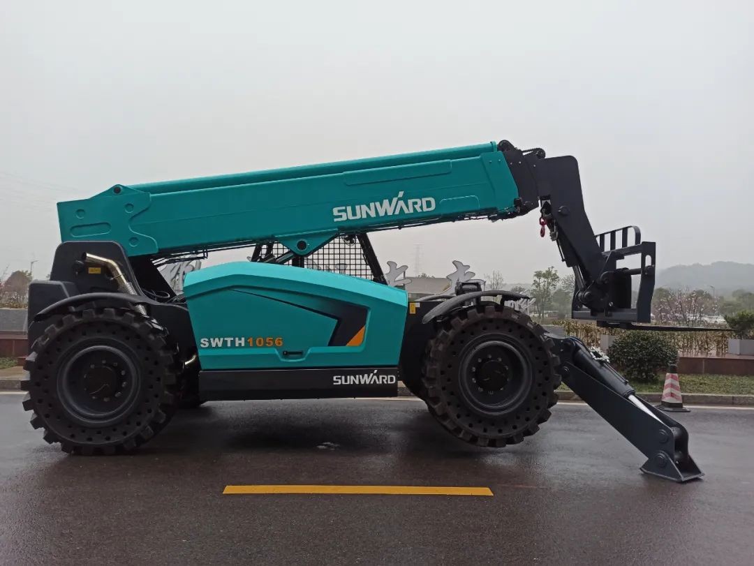 星际官网注册智能SWTH1056伸缩臂叉装车新机下线