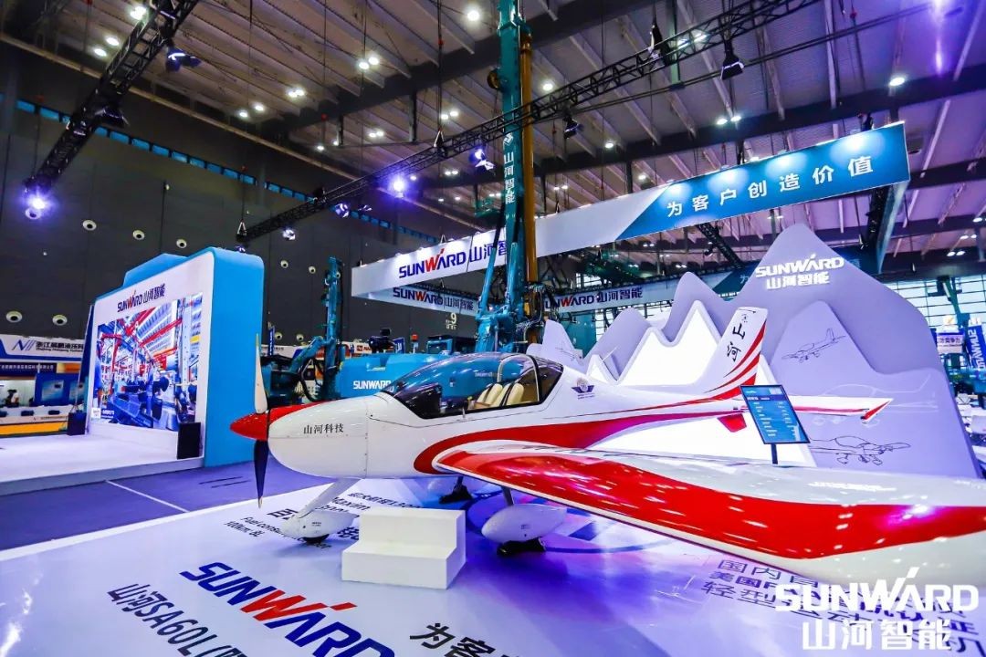 “星际官网注册绿”亮相长沙国际工程机械展，50余款产品尽显星际官网注册智能创新实力