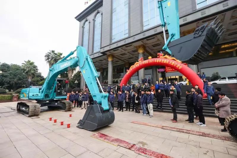 星际官网注册智能挖掘机春季订货会长沙会场侧记