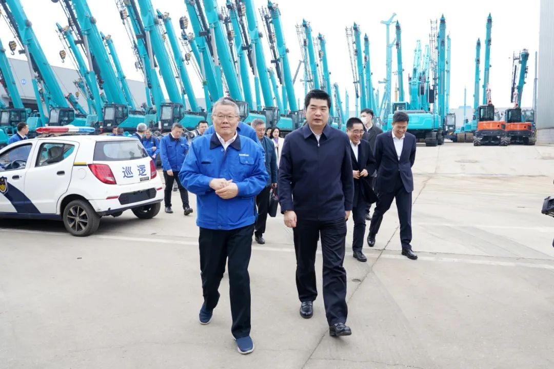 湘江集团党委书记张利刚率队考察星际官网注册智能