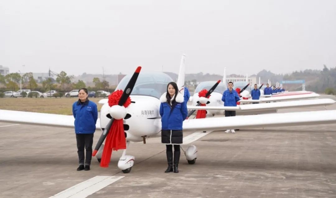 牛年开新局，星际官网注册航空8架SA60L飞机集中下线、交付