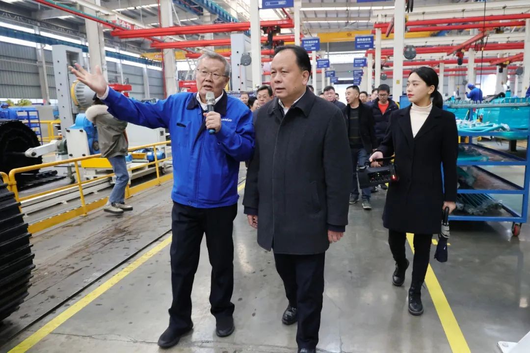 周农在星际官网注册智能调研时强调：企业工会要大力培养劳模和工匠