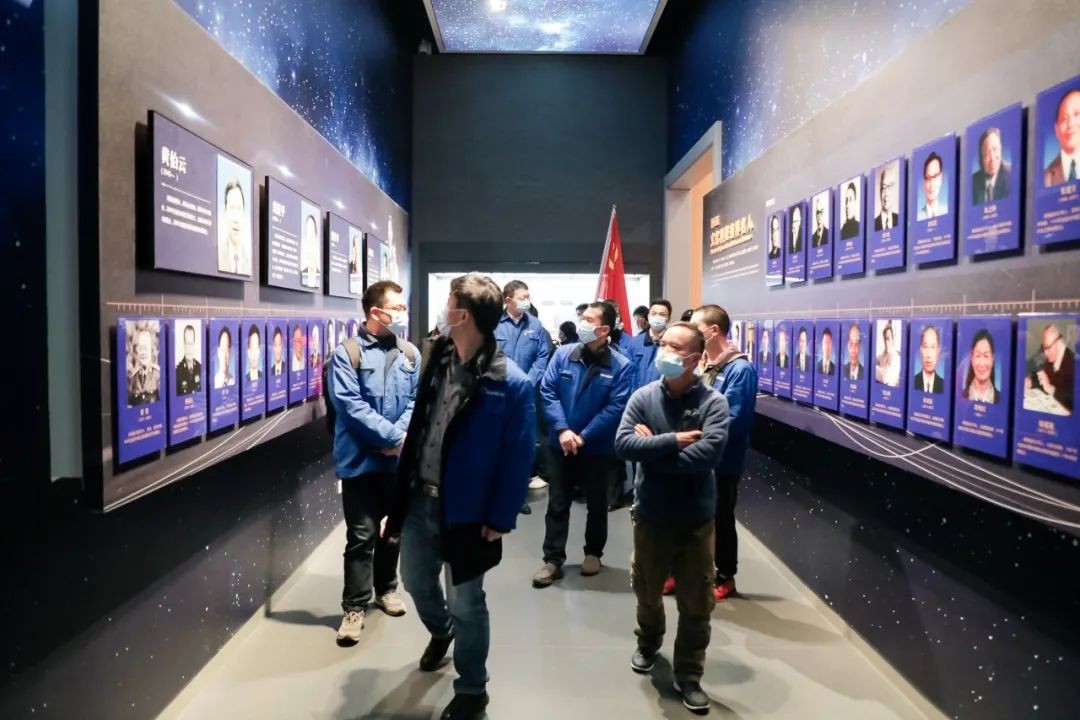 觅红色历史 践初心使命——星际官网注册智能全体党员赴长沙党史馆开展主题党日活动