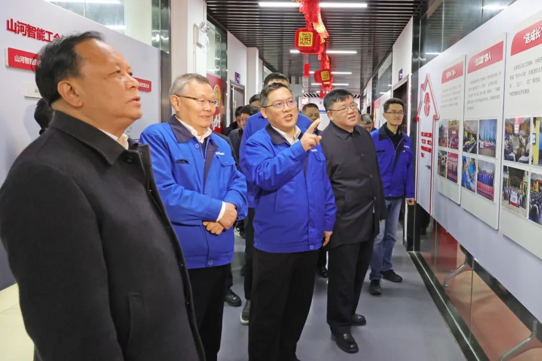 周农在星际官网注册智能调研时强调：企业工会要大力培养劳模和工匠