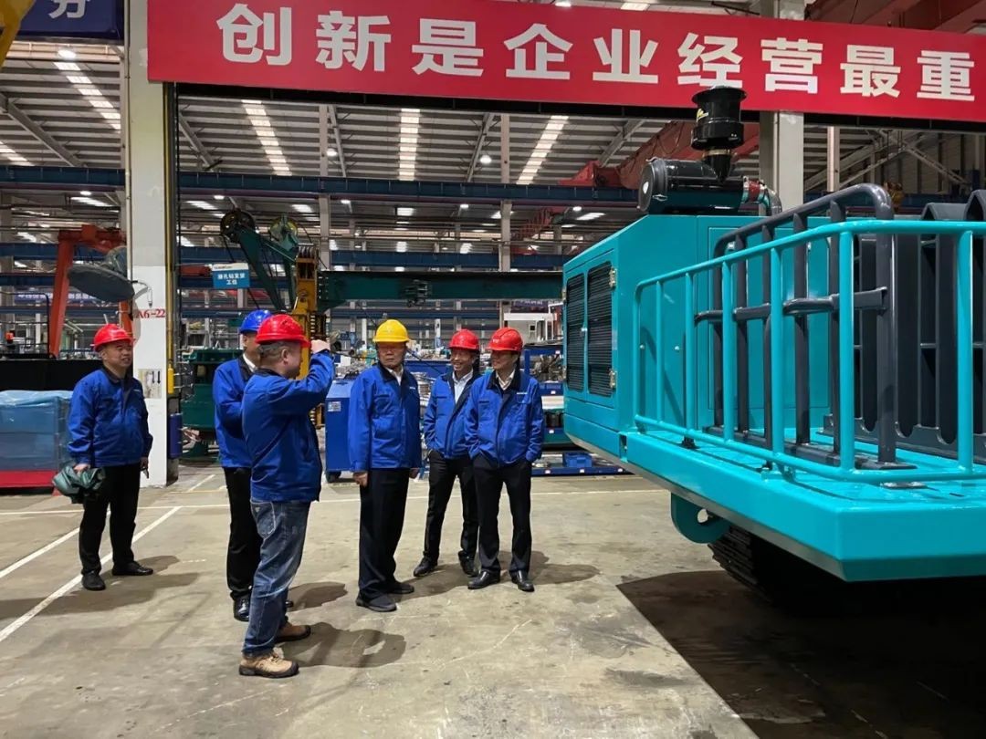 联合开发出成果！星际官网注册智能压裂管道运输车下线