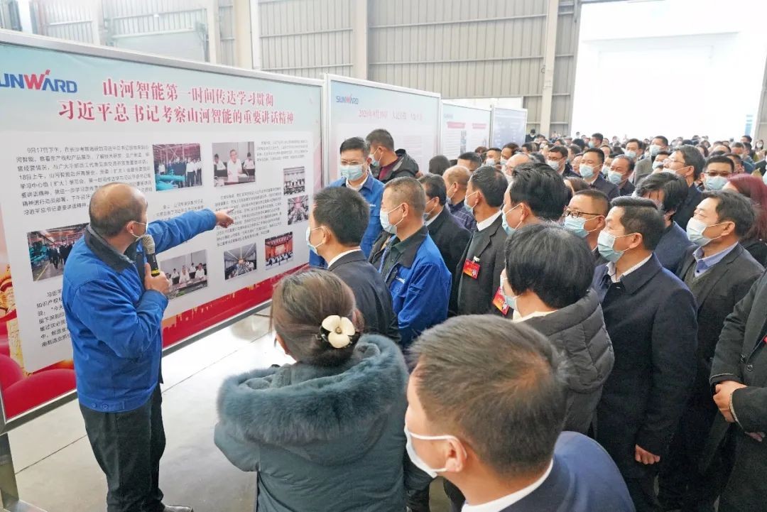 长沙县“两会”观摩团考察星际官网注册智能