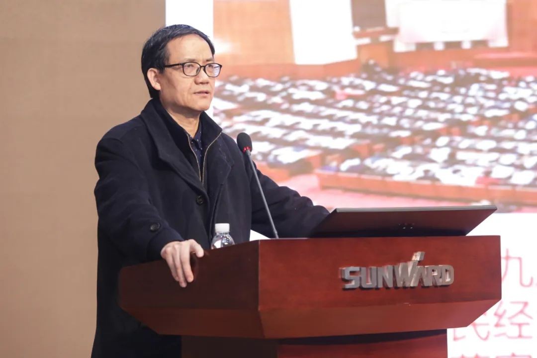 星际官网注册智能中高层干部晚间集中“充电”