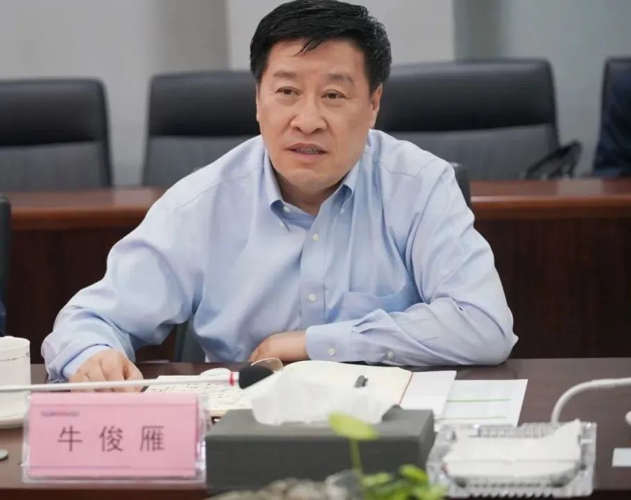 鄂尔多斯市委书记牛俊雁考察星际官网注册智能