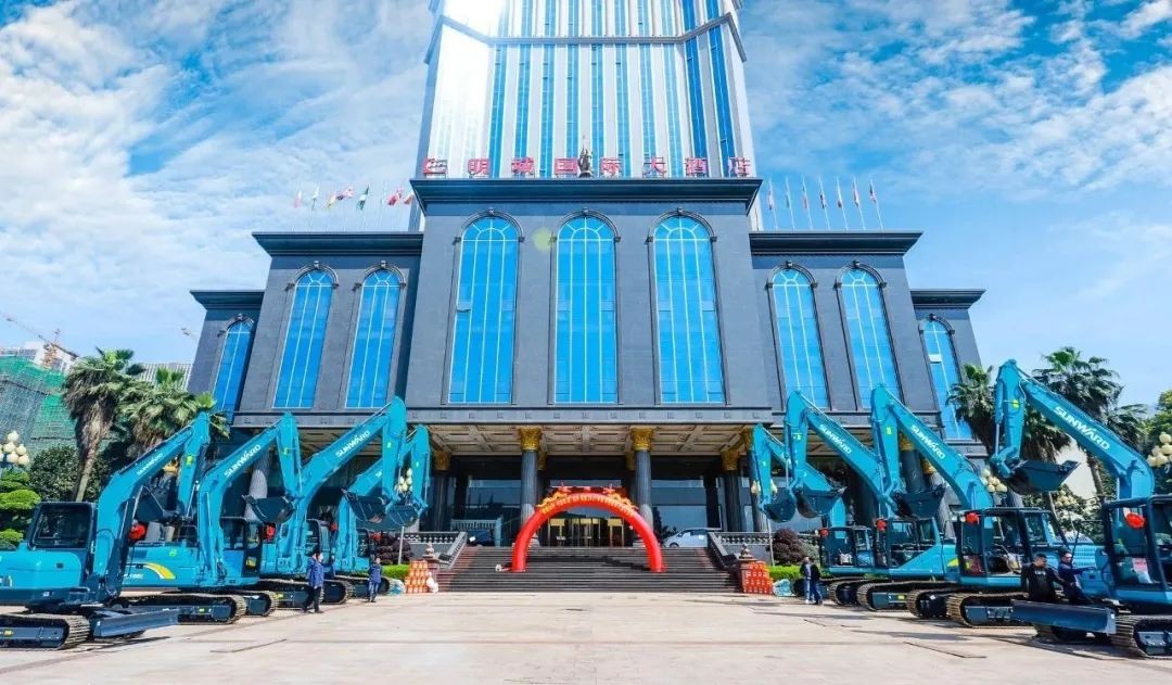 星际官网注册智能挖掘机春季订货会长沙会场侧记