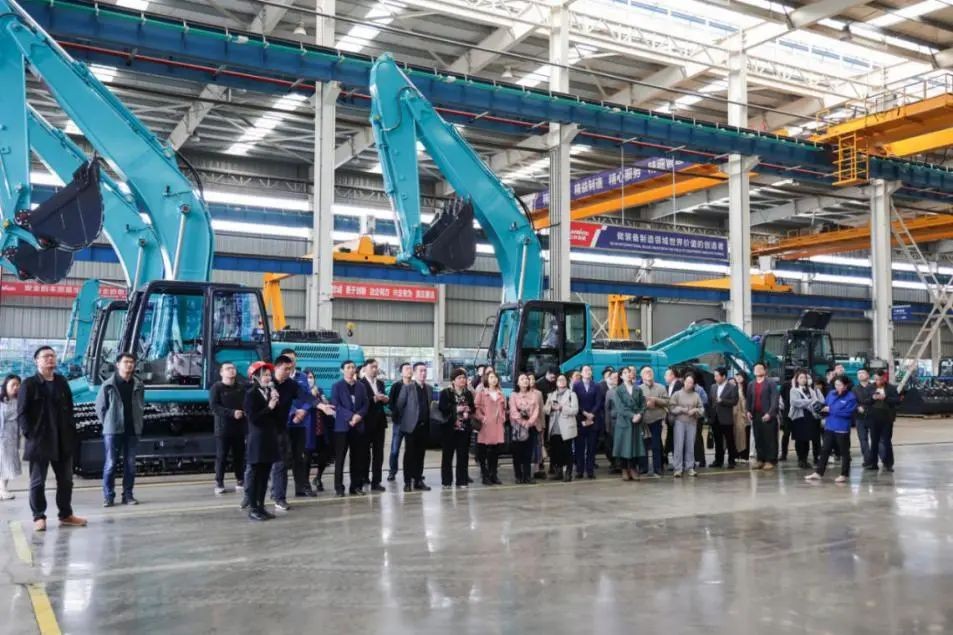 民主党派湖南省委机关青工委团队一行考察星际官网注册智能